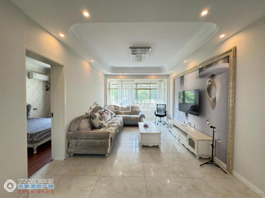 и´--20250827-0.jpg?x-oss-process=image/resize,w_880