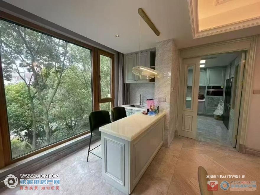 17583896.jpg?x-oss-process=image/resize,w_880