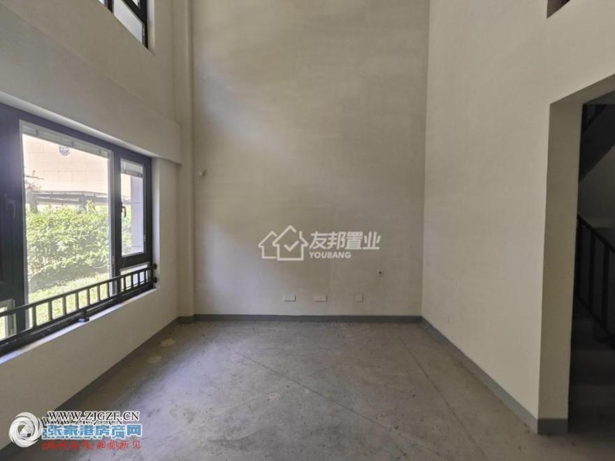 20251008090643_13677.jpg?x-oss-process=image/resize,w_880