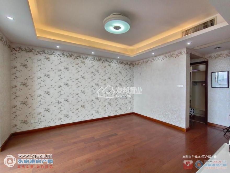 1752592.jpg?x-oss-process=image/resize,w_880