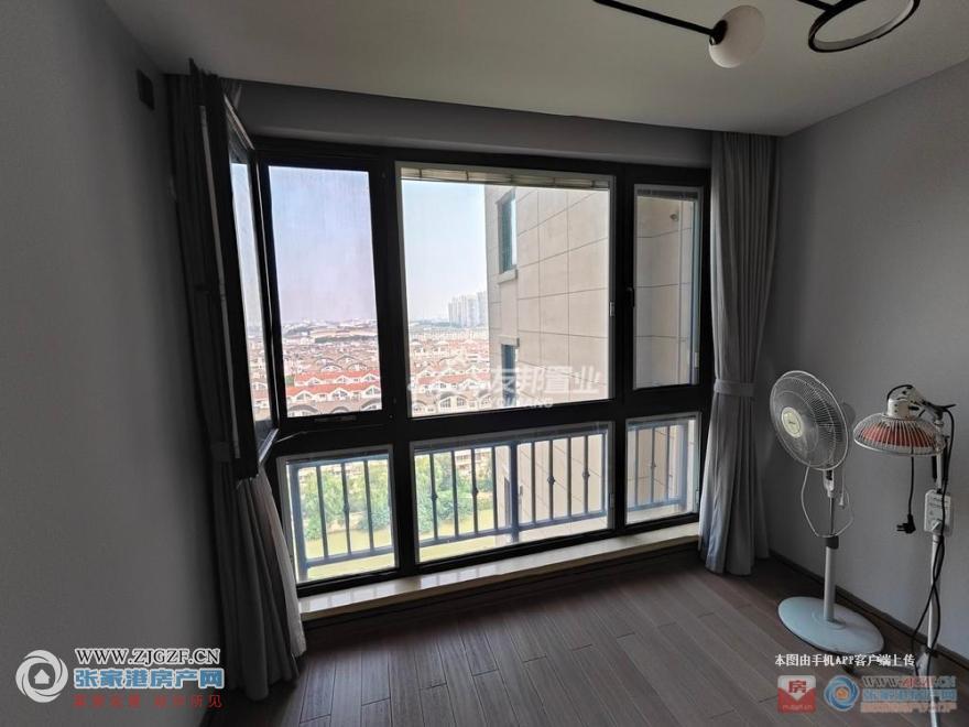 13311688.jpg?x-oss-process=image/resize,w_880