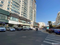 美食街实景图，拍摄于2021/6/21