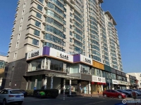 美食街实景图，拍摄于2021/6/21