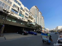 美食街实景图，拍摄于2021/6/21