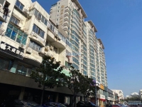 美食街实景图，拍摄于2021/6/21
