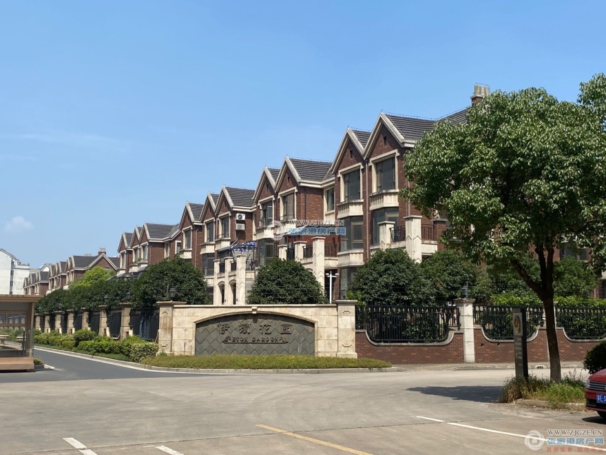 伊顿公馆1楼330平方空房未装别墅268万元